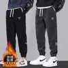 Pantalones deportivos para hombre, nuevo estilo otoño e invierno 2025, forro polar, corte holgado, largos con puño, pantalones de pana para invierno para adolescentes