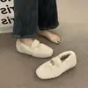 Sapatos peludos femininos com enfeites de letras metálicas, nova coleção outono/inverno 2026, bico quadrado, que aumentam a altura, sola macia, quentes e adequados para uso externo