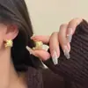Pendientes Irregulares Simples Versátiles de Aguja Plateada en Forma de C Pendientes Pequeños Elegantes Simples para Ropa de Trabajo Diaria Pendientes de Nicho para Mujer
