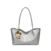 Bolsa de mano estilo coreano retro al por mayor para mujer 2026 Otoño Nuevo Color Sólido Tejida de un solo hombro Bolso para el trabajo Bolso de axila
