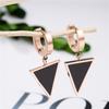 Nova moda de aço titânio invertido triângulo brincos mulheres temperamento simples brincos rosa de ouro brincos de luxo leve atacado