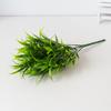 Una variedad de plantas de simulación, eucalipto de 7 tenedores, flores artificiales de plástico, plantas verdes en maceta, material de planta de simulación