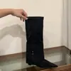 Salto anabela, bico fino, botas de cano longo, botas femininas, coleção outono/inverno 2026, cor damasco, ajuste justo, botas de equitação, comprimento até a panturrilha