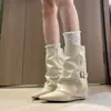 Primer Encuentro Temporada 2026 Otoño/Invierno Nuevo Estilo Botas de Pierna de Pantalón Versátiles Suaves para Mujer Punta Fina Tacón de Cuña Pequeñas Aumentan la Altura Botas de Caballero