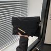 Bolso de Diseño Nicho de Alta Calidad para Mujer 2025 Combinable Estilo Occidental Bolso Clutch Oblicuo de Hierro Bolso Sobre de Moda Bolso Cuadrado Pequeño