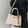 Bolsa de mão ins elegante de alta qualidade, bolsa de ombro e crossbody, novo estilo vintage 2026, bolsa tipo saco popular para o dia a dia para mulheres