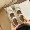 Sapatos Mary Jane Brancos-Off com Recortes Estilo Francês de 2,5cm para Mulheres, Sandálias Romanas Perfuradas com Salto Baixo Grosso, Sapatos Romanos para o Dia a Dia