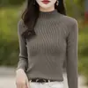 Suéter de punto de algodón puro anti-pilling con cuello semi-alto para mujer, nuevo suéter de color sólido verde ajustado para otoño e invierno, top de capa base