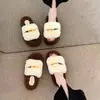 Zapatillas versátiles y frescas para ir al trabajo y de compras con faldas 2026 Estilo popular de celebridad de Internet suela suave no cansa los pies sandalias elegantes y delicadas para mujer
