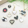 Conjunto Misto de 30 Pingentes Alados de Coração Vazado Bicolor Preto e Branco em Liga de Esmalte Acessórios para Joias DIY