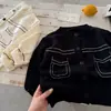 Suéter de punto patchwork con botones para niños, estilo nuevo 2026, cuello redondo, cárdigan bordado, prenda exterior casual, estilo versátil