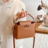 2026 Invierno Nuevo Elegante y de Moda Nicho Versátil Casual Simple Gama Alta Bolso de Hombro Cruzado Transversal Transfronterizo
