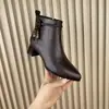 Botas Curtas para Mulheres 2025 Outono e Inverno Novas Botas de Moda com Salto Médio Tecidas com Contas Salto Grosso Botas Femininas Couro Macio Botas de Algodão Botas de Couro Femininas