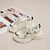 Zapatos deportivos para niños 2026 primavera y otoño estilo nuevo zapatos de papá malla transpirable zapatillas de correr para niñas zapatos casuales para niños pequeños zapatos de malla