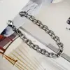 Procesamiento de pulseras personalizado nuevo pulsera de acero inoxidable europea y americana hombres y mujeres pulsera exquisita sub-suministro al por mayor