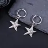 Aretes colgantes de acero de titanio de Patricio Estrella, un accesorio de moda y versátil para hombres, con un diseño simple y elegante. También disponible como joyería ligera de alta gama para mujer, al por mayor