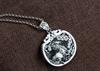 Colgante de Suéter S990 Plata Pieza Retro Artesanal Mate Cerdo del Zodíaco Moneda Hueca Moneda para Hombre y Mujer