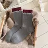 Botão de acessório de acabamento de orelha de madeira meias de botão meias femininas de cano médio Outono Inverno Meia folgada estilo garota japonesa ins sem costura