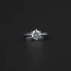 En stock Anillo de Moissanita al por mayor Anillo clásico de seis garras de Plata de Ley Incrustado 1 quilate de Moissanita Anillo de Diamante de Plata de Ley S925
