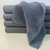 Toalla de gamuza al por mayor multiusos fácil absorción suave forro polar de coral engrosada tela para coche toalla de gasolinera regalo
