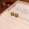Pendientes cuadrados de contraste retro estilo Hong Kong de otoño e invierno para mujer, pendientes geométricos ligeros de lujo de alta gama de nicho, venta al por mayor