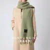 Bufanda de Lana de Color Puro con Borlas Nueva para Otoño e Invierno para Mujer Bufanda Engrosada Resistente al Frío y Cálida Chal Versátil Simple de Alta Gama