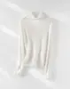 Suéter de punto sin costuras, de alta calidad y manga larga para mujer, con un cuello alto sencillo, un corte ajustado y un color liso, perfecto como capa interior.