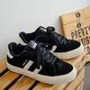 Invierno 2025 Nuevos Zapatos Casuales de Felpa para Hombre Tendencia Versátil Nicho Mocasines Tenis de Estudiante Venta Directa para Hombre