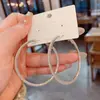 Brincos de Argola de Metal com Microincrustação de Zircônia Atmosféricos de Alta Qualidade Estilo Nicho de Luxo Leve para Celebridades da Internet Ear Cuff com Agulha de Prata Brincos Minimalistas