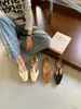 Sandalias cuadradas retro francesas de nicho para mujer con tacón grueso hueco y diseño tallado estilo británico