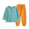 Conjunto de verão para bebês: algodão plissado, respirável, camiseta de manga comprida color-blocking e calça jogger conjunto de duas peças para meninos e meninas, fresco e à prova de mosquitos