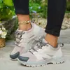 Novos tênis de treino respiráveis com aumento de altura, sapatos de caminhada masculinos antiderrapantes e antiperfuração para uso externo, em estoque, cinza, bege