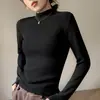 Camada de base OEM feita sob medida, com marca, gola alta parcial, forrada com fleece e espessa, peça única de fleece feminina para o inverno, adequada para usar como camada externa, gola média, top quente