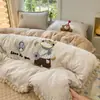 2026 Nuevo Estilo Pom-pom Bordado de Rizo Gasa Arrugada 200g Bordado de Vellón de Leche Acolchado Relleno de Algodón Funda de Cama Juego de Cuatro Piezas
