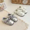 Zapatillas de Moda para Niñas con Adorno de Encaje 2026 Primavera/Otoño Nuevas Estilo Ballet Malla Transpirable Versátiles Zapatos de Princesa Modernos