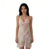 Lingerie sensual com um charme puro e sedutor, vestido roxo justo com gola halter, acinturado, modelador, camisola de tule transparente