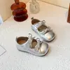 Sapatos de Couro Infantis Estilo Primavera/Outono 2026 Meninas Prata Menina Pequena Sola Macia Sapatos de Princesa Sapatos de Bebê Criança Pequena Dança Sapatos Individuais