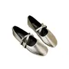 Sapatilhas Femininas Prata Estilo Chanel Verão 2025 Novas Flats Francesas de Solado Plano Elegantes Bico Quadrado Boca Rasa Sapatos de Fada Mary Jane