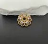 Tapa de Flor Hueca con Forma de Corazón de Cobre Fundido con Separador de Circonita Microincrustada, Color Dorado 18K Conservador de Color Material para Pulsera DIY Accesorio de Tapa de Flor