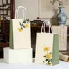 Bolsa de Regalo Estilo Chino con Diseños de Ciruelo, Orquídea, Crisantemo y Loto, Bolso Tote Estilo Chino, Bolsa de Regalo de Bambú Personalizada con Empaque de Cuero