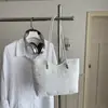 2026 Nova Bolsa de Ombro de Grande Capacidade Versátil Bolsa de Axila Transfronteiriça Tendência Estilo Doce Bolsa Tote de Mão para Mulheres