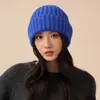 Gorro de lana de estilo japonés para mujer, gorro de punto versátil de estilo coreano para otoño e invierno, cálido, con protección para las orejas, gorro holgado de cabeza grande de fábrica