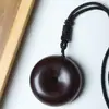 Sándalo Rojo Tallado Finamente Donut Hebilla de Seguridad Colgante para Coche Juguete para Hombres y Mujeres Llavero Colgante Fabricante Mayorista