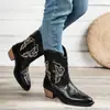 Botas de Cowboy Occidentales Bordadas para Mujer 2026 Otoño Nuevas Tacón Grueso Versátiles de Media Pantorrilla Retro Corte en V Tallas Grandes Botas Martin al por Mayor
