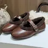 Zapatos Mary Jane cálidos forrados de pelo 2026 invierno correa de una hebilla zapatos Birkenstock de piel de vaca suela plana zapatos de algodón