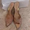 Nuevos Zapatos de Tacón Estilo 2026, Tacones Finos, Sandalias Bordadas Color Oro Champán, Medias Zapatillas Bordadas, Sandalias de Fiesta Sexy con Punta Afilada para Mujer