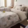 Nuevo Juego de Cuatro Piezas 2026 Algodón 100% Cepillado Sábana Funda de Almohada Funda Nórdica de Alta Densidad Juego de Tres Piezas Cálido Otoño e Invierno Ropa de Cama