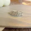 Exquisito Anillo Triangular de Plata Estilo Frío Microincrustado con Circonita para Mujer, Sencillo Elegante, Lujo Accesible y Anillo Abierto de Alta Gama