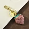 Nuevo Llavero de Metal Joyería Linda de Fresa Anillo de Llave de Diamante Colgante Llavero de Bolsa Accesorios al por Mayor