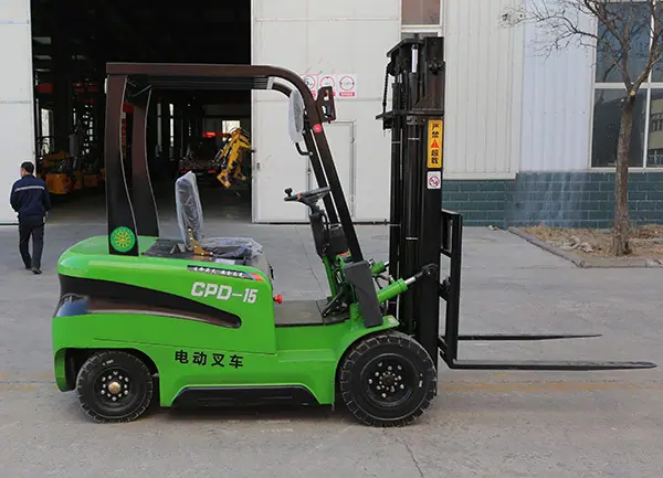1.5T电动叉车1
